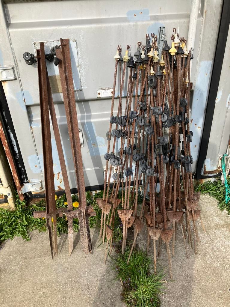 Te koopt 45 schrikdraad paaltjes En 5 hoekpaaltjes, Dieren en Toebehoren, Schapen, Geiten en Varkens, Mannelijk, Geit