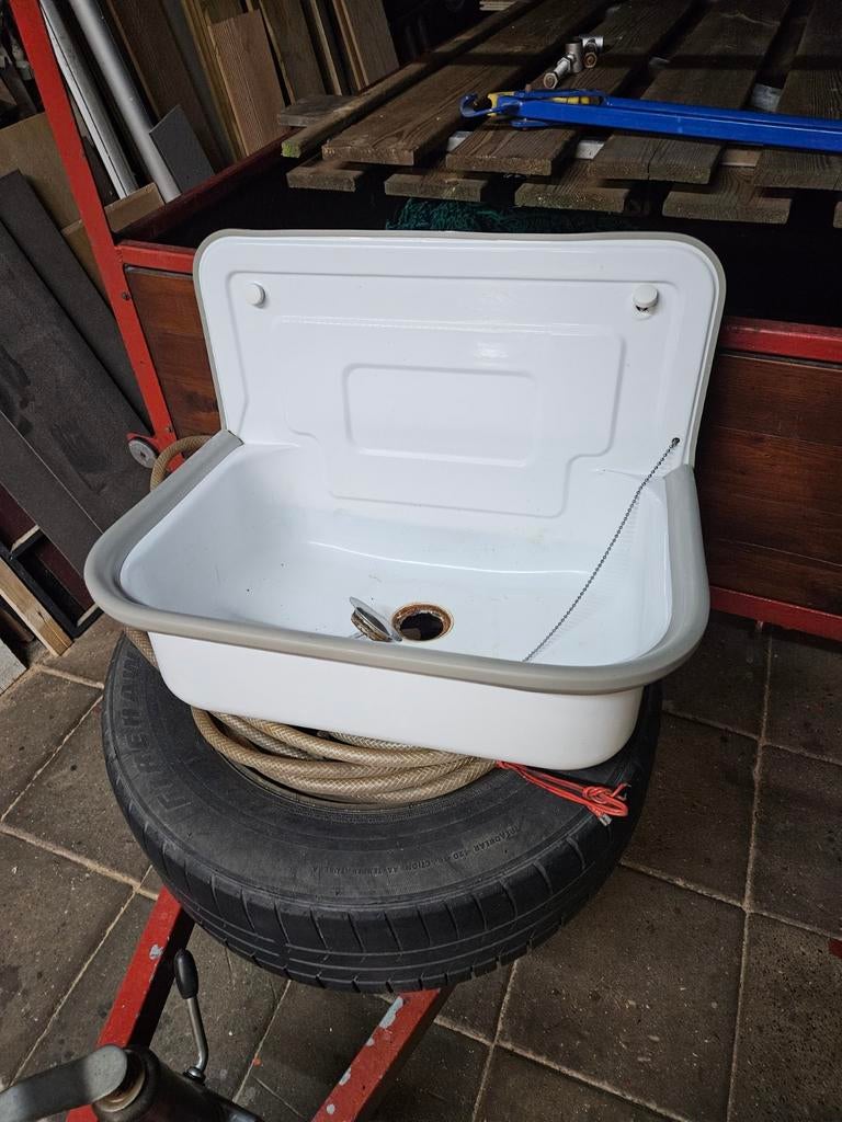 Wasbak/uitstortbak, Ophalen, Wastafel