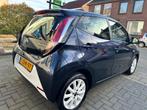 Toyota AYGO 1.0 VVT-I X-PLAY achteruitrij camera, Auto's, Toyota, Voorwielaandrijving, Euro 5, Gebruikt, Met garantie (alle)