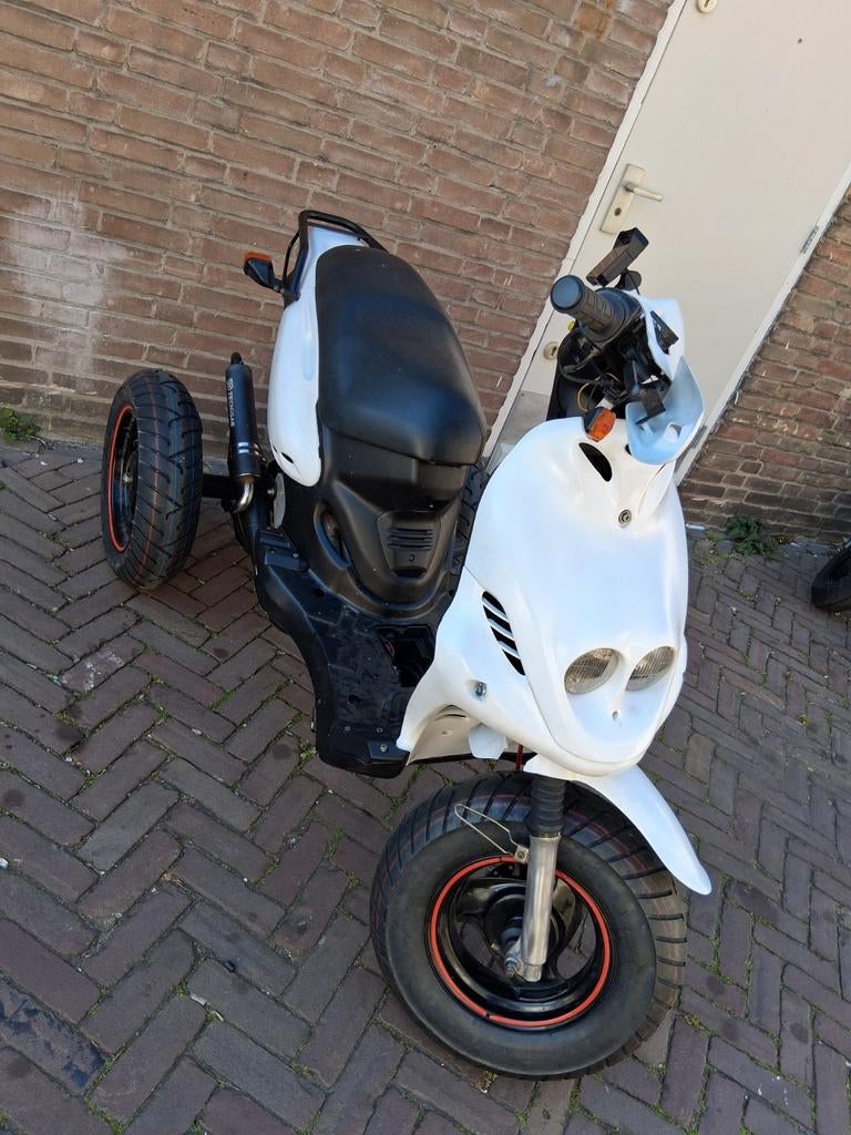 PGO PMX Rijbewijsvrij driewieler, Ophalen, Benzine