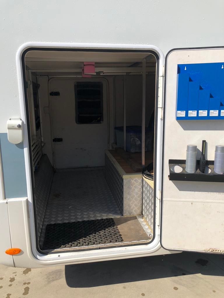 Caravans And Camping 5-6