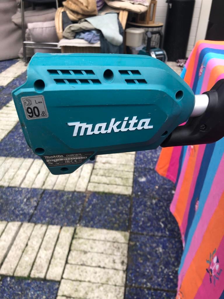 Makita DUR187L grastrimmer 18v zonder accu, Tuin en Terras, Grastrimmers, Ophalen, Zo goed als nieuw, 30 tot 50 cm, Accu