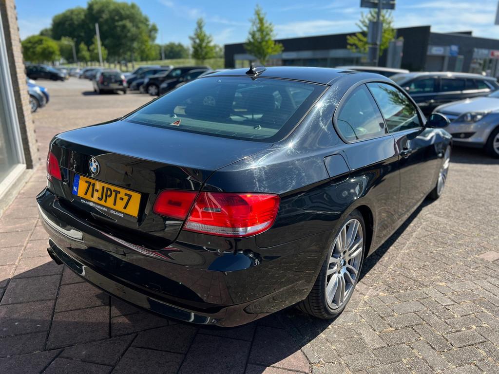 BMW 3-serie Coupé 320i Coupe - Leder - Navi - Xenon - 2009, Auto's, BMW, Achterwielaandrijving, Zwart, 4 cilinders, 4 stoelen