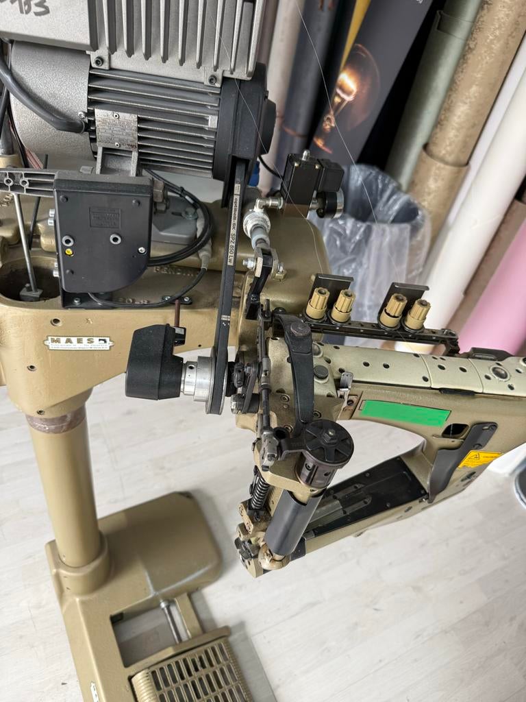 Industriële Naaimachine Union Special 35700 met EFKA Motor, Hobby en Vrije tijd, Naaimachines en Toebehoren, Gebruikt, Naaimachine