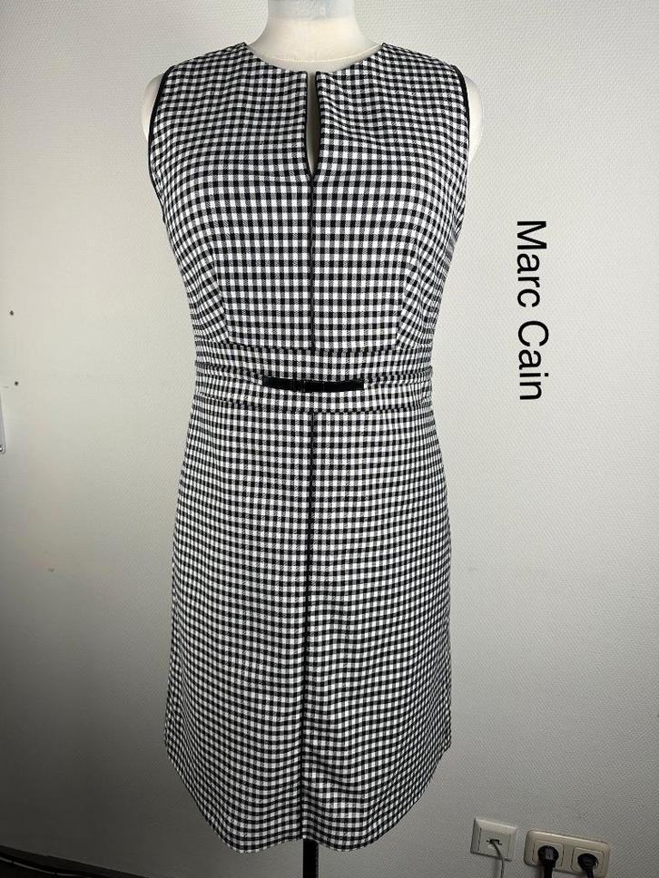 Marc Cain Jurk  (mt: 42) 19,4/9192, Kleding | Dames, Jurken, Zo goed als nieuw, Maat 42/44 (L), Zwart, Boven de knie, Ophalen of Verzenden