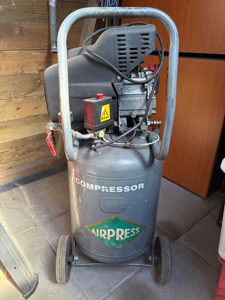 Airpress compressor, Ophalen, Gebruikt, 10 bar of meer, 25 tot 100 liter