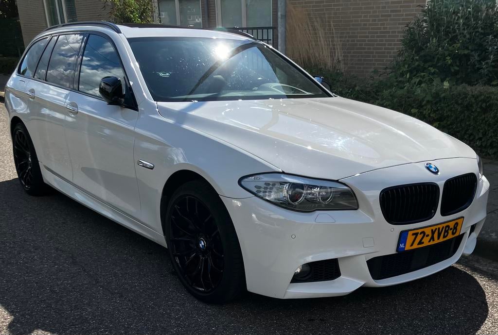 BMW 5 SERIE TOURING 535I HIGH EXECUTIVE M SPORT, Automaat, Achterwielaandrijving, 2000 kg, Wit