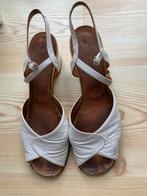 Vintage witte sandalen met hak - Maat 39, Ophalen of Verzenden, Gedragen, Wit, Sandalen of Muiltjes