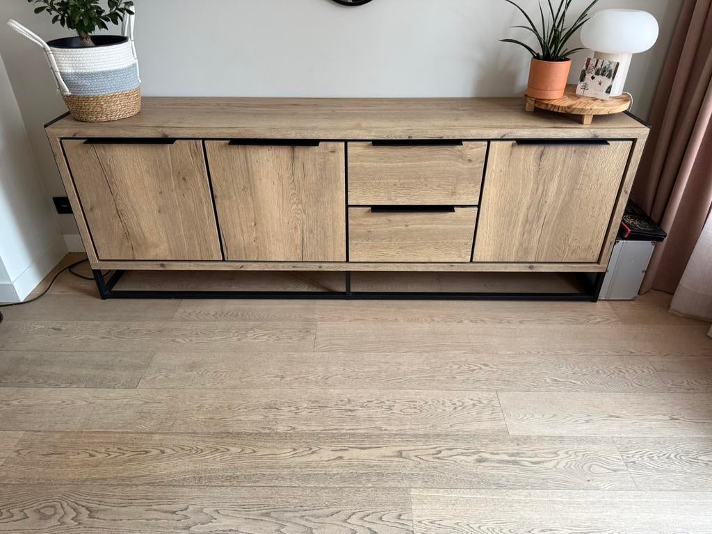 Cornedo dressoir kast, Huis en Inrichting, Kasten | Dressoirs, Ophalen, Zo goed als nieuw, 200 cm of meer, Metaal