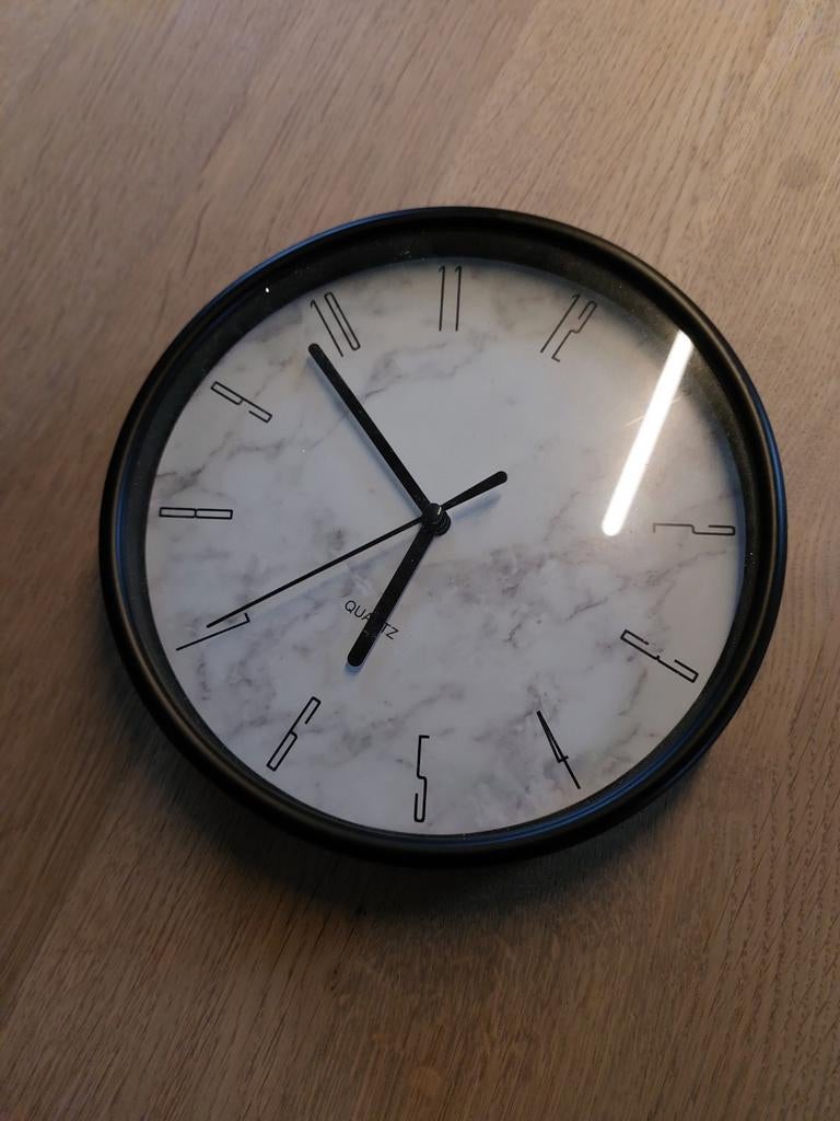 Nieuwe wandklok marmer effect, quartz uurwerk, 20 cm, Huis en Inrichting, Ophalen of Verzenden, Nieuw, Analoog, Wandklok