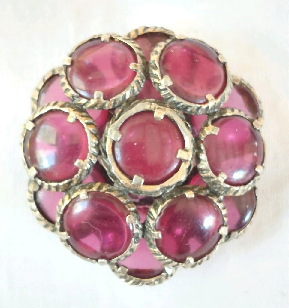 Trifari design broche ketting hanger sieraad, Overige materialen, 4 tot 7 cm, Gebruikt, Paars