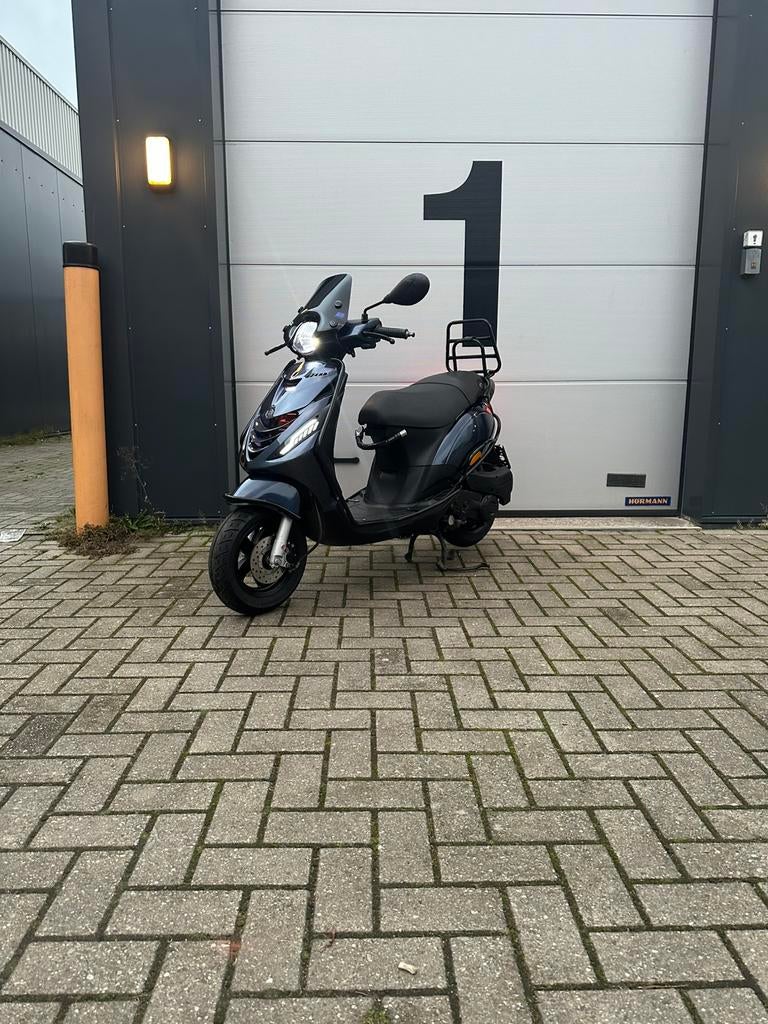 Piaggio zip 2000, Ophalen, Zo goed als nieuw, Benzine, Zip