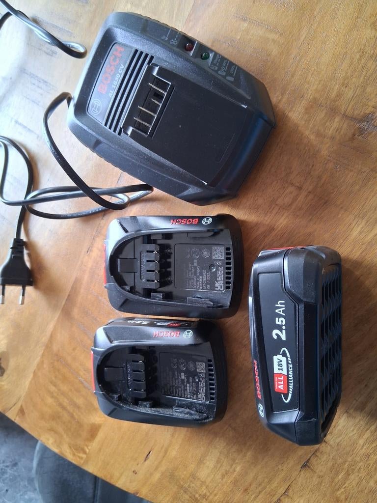 Bosch accuoplader AL1830CV en 3 Bosch accu's 2,5 Ah 18V, Ophalen