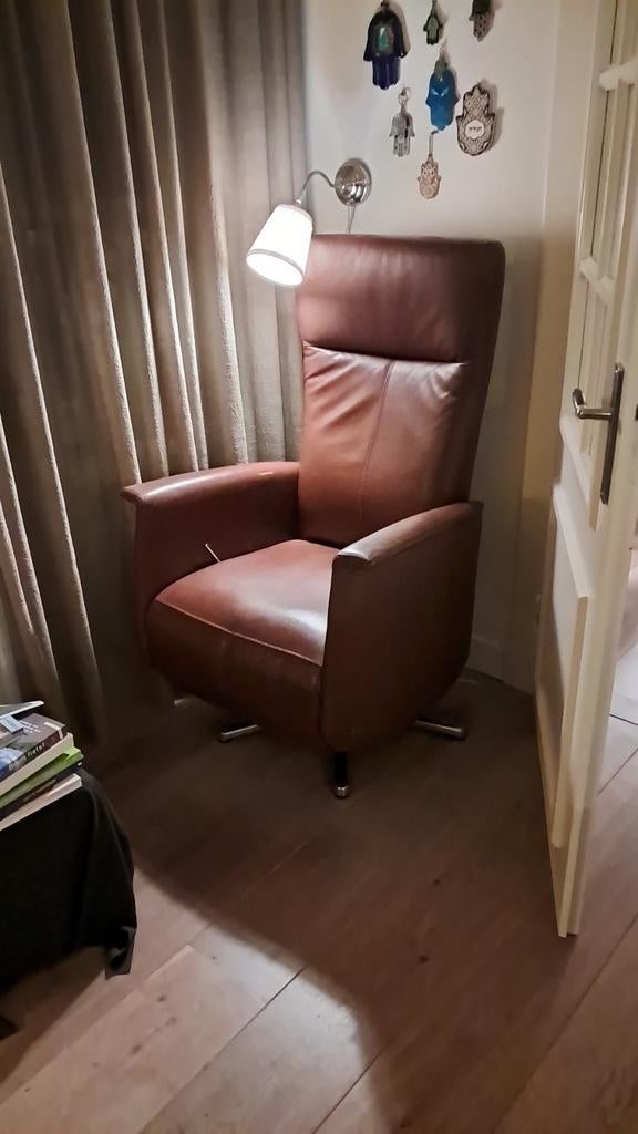 Leren fauteuil met ligstand, Ophalen