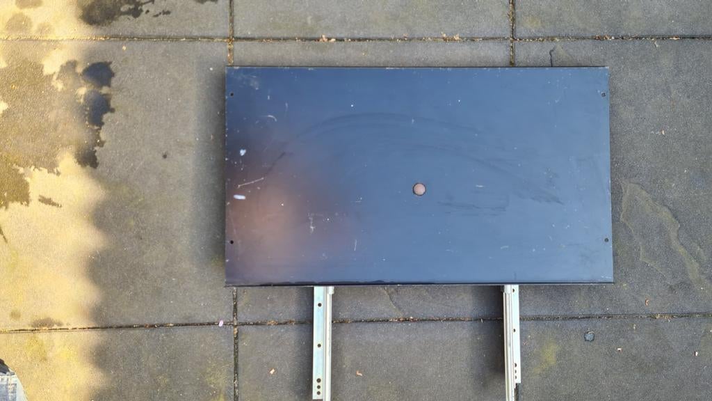 Zwarte uitschuifbare en verdraaibare metalen plank, Ophalen, Gebruikt