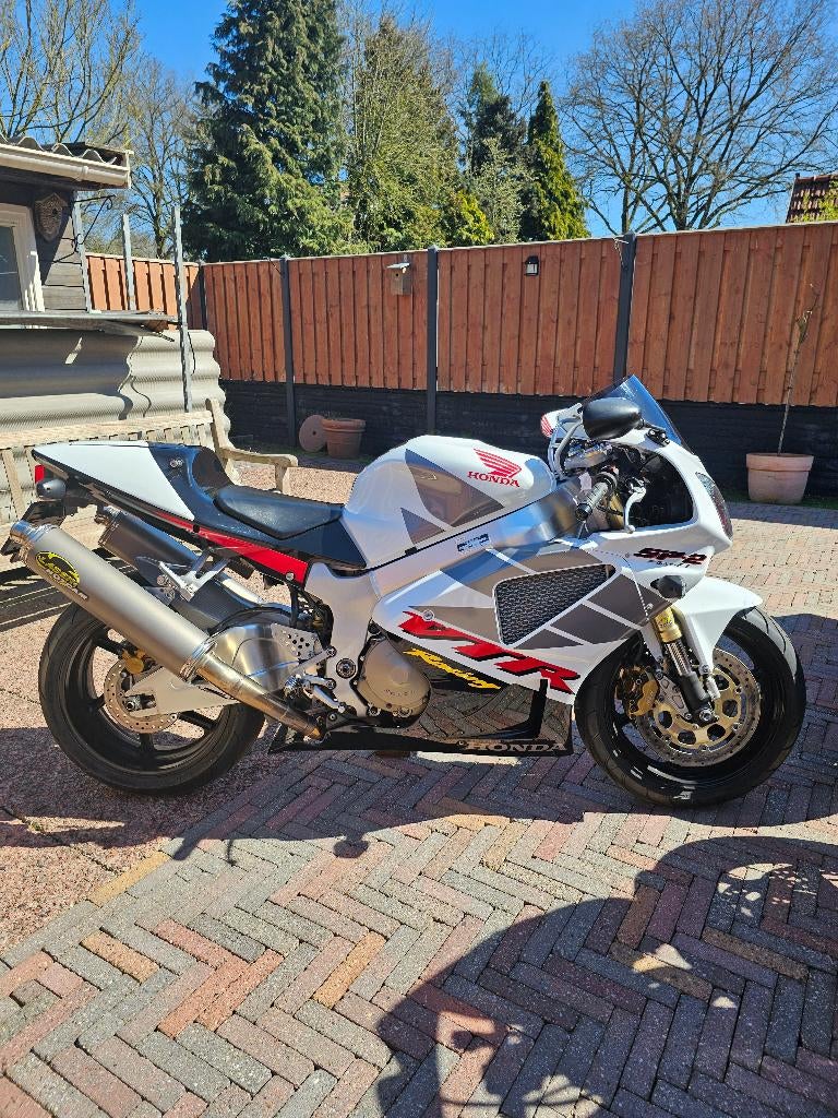 Honda VTR 1000 SP2  2003, 2 cilinders, Sportuitlaat, Super Sport, Particulier