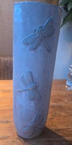 Mooie Lichtroze Vaas met Relief, Libelle, Huis en Inrichting, Woonaccessoires | Vazen, Overige materialen, Gebruikt, Overige kleuren