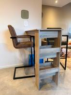 Wandgemonteerde bartafel, Ophalen, 100 tot 150 cm, Tot twee personen, 50 tot 100 cm