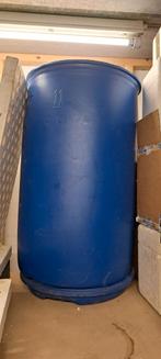 Grote regenton, bovenkant klein stuk open., Ophalen