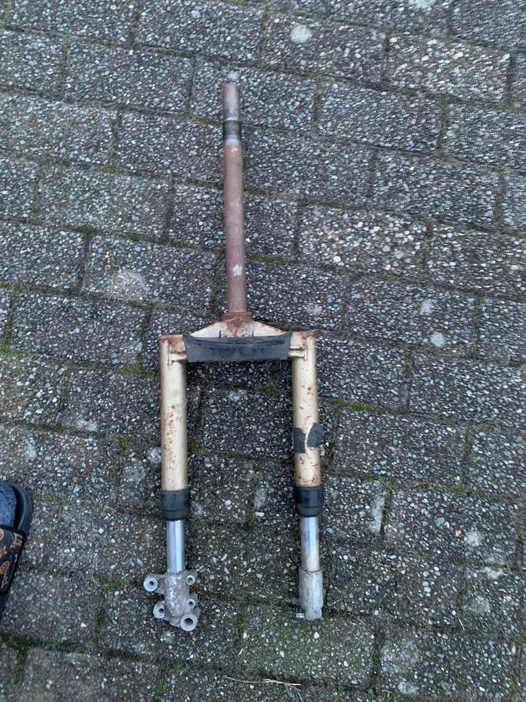 Rechte voor vork peugeot, Fietsen en Brommers, Brommeronderdelen | Scooters, Ophalen of Verzenden, Zo goed als nieuw, Peugeot