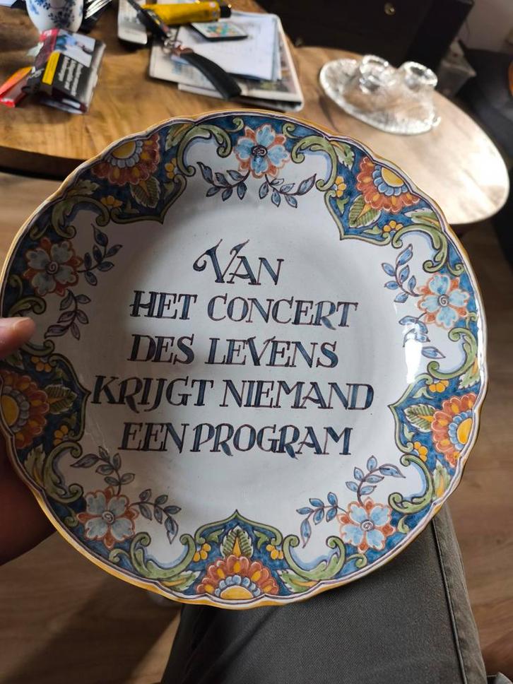 Altena & Krooyenga Makkum wandbord met spreuk, Antiek en Kunst, Antiek | Wandborden en Tegels, Ophalen of Verzenden