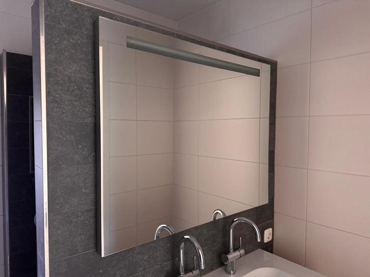 Badkamerspiegel met verlichting en anti-condens functie, Huis en Inrichting, Badkamer | Badtextiel en Accessoires, Gebruikt, Overige typen