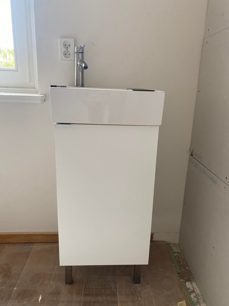 Ikea wit wastafelmeubel met kraan, deur en plank, Ophalen, Gebruikt, 50 tot 100 cm, Minder dan 100 cm