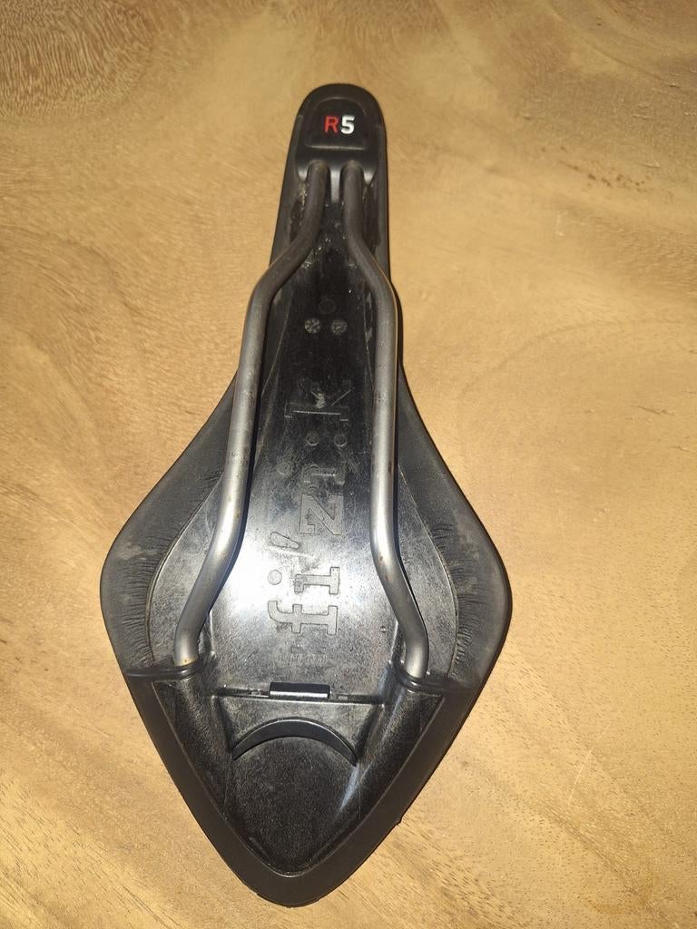 Fizik Arione R5 Zadel - Zo goed als nieuw, Ophalen of Verzenden, Zo goed als nieuw, Zadel, Racefiets