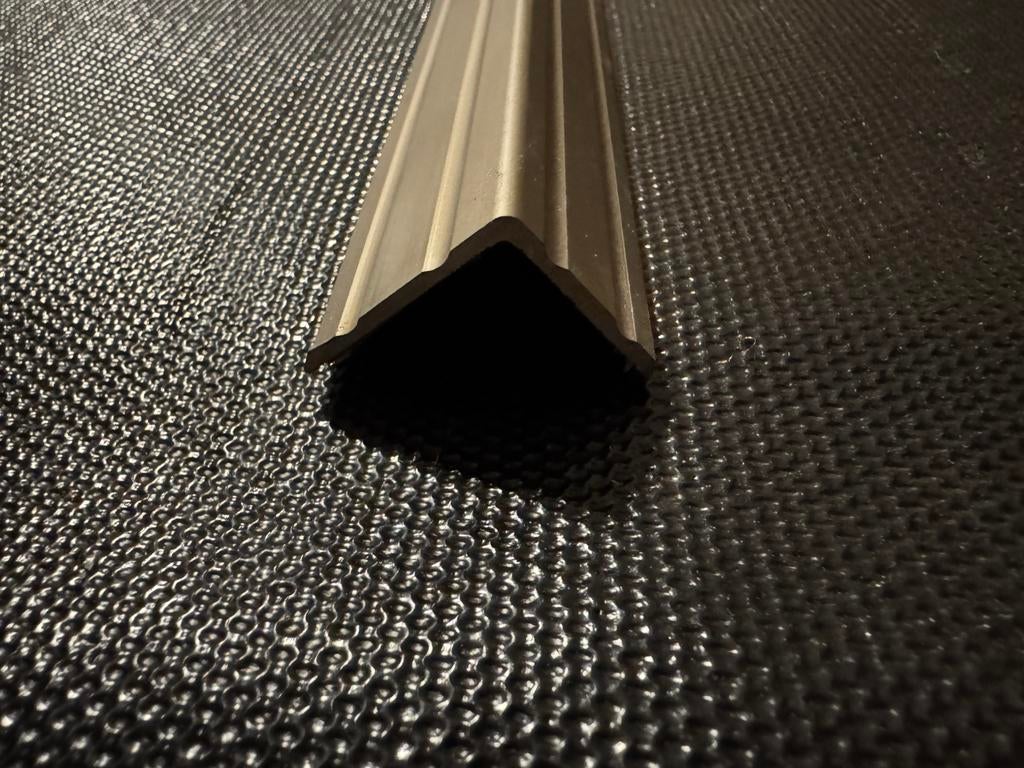 Hoekprofiel zelfklevend -ca 300 cm lang- 30x24,5 mm (Nieuw), Overige materialen, Overige typen, Nieuw, Ophalen of Verzenden