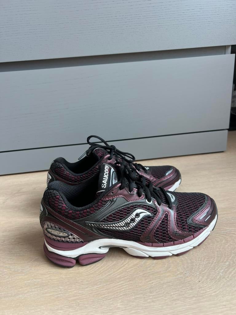Saucony Triumph sneakers bordeaux maat 41, Ophalen of Verzenden, Zo goed als nieuw, Rood, Sneakers of Gympen