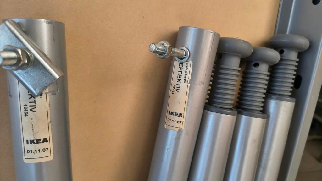 IKEA Effektiv bureau - Gratis af te halen, Ophalen, Gebruikt, Spaanplaat of MDF, Bruin