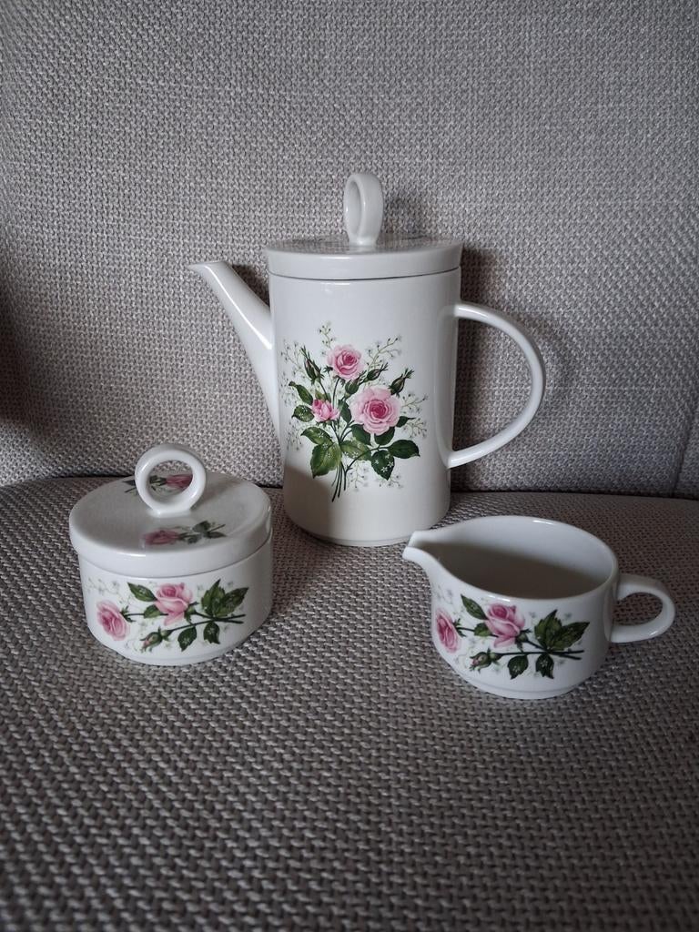 Villeroy en boch set met rozen, Overige typen, Ophalen of Verzenden, Zo goed als nieuw, Overige stijlen