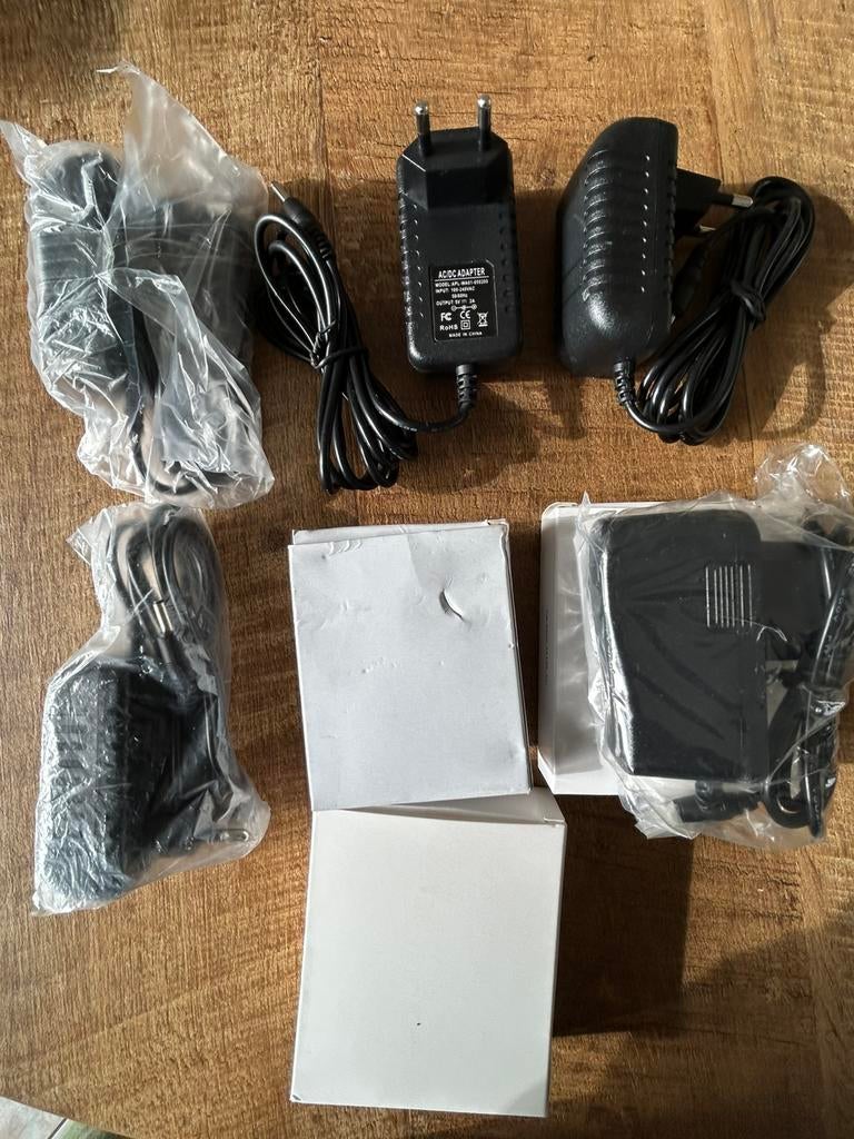 AC ADAPTERS 220V > 5V 2A, Hobby en Vrije tijd, Elektronica-componenten, Nieuw, Ophalen of Verzenden