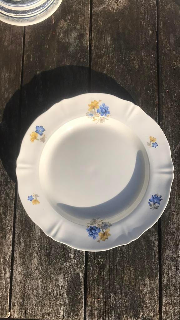 Groot (pannenkoeken) bord gebloemd - Regout, Ophalen of Verzenden