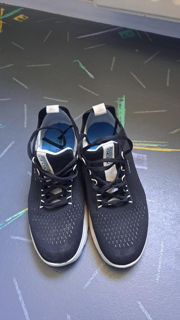 Geox sneakers mt 40 - Zo goed als nieuw, Geox, Zwart, Ophalen of Verzenden, Sneakers of Gympen