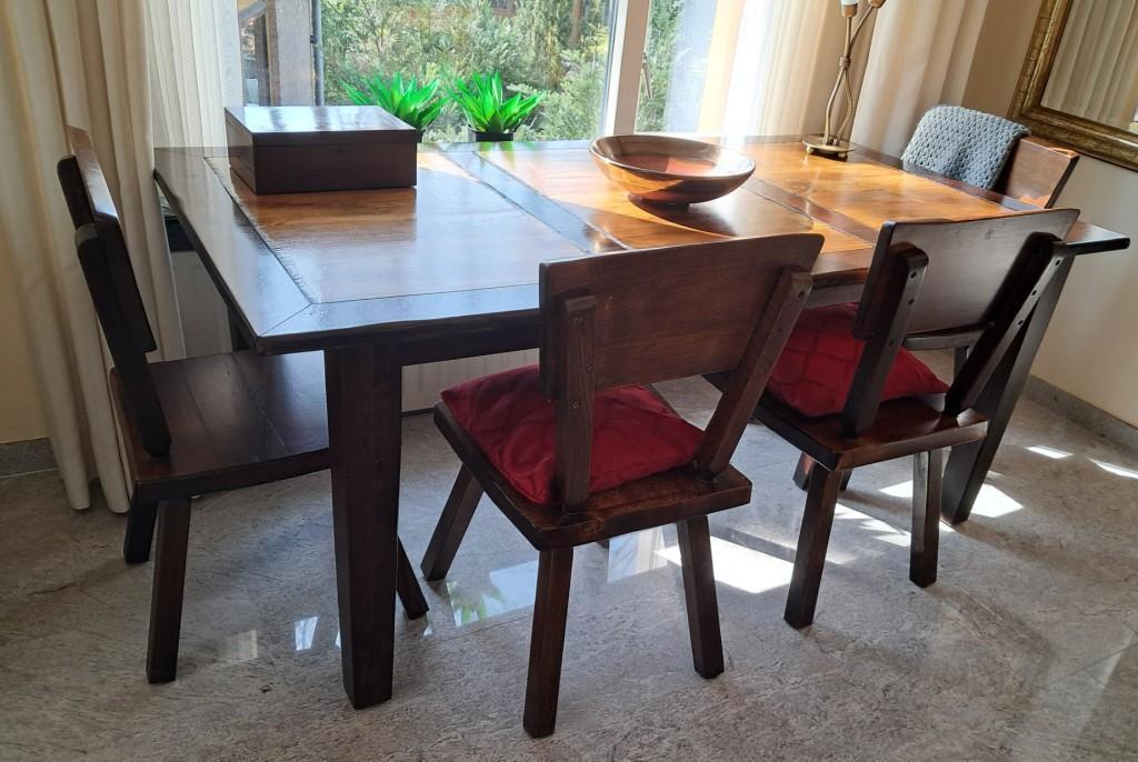PRACHTIGE EIKEN EETHOEK MET 4 HANDGEMAAKTE MASSIEF EIKEN STO, Ophalen, Zo goed als nieuw, 4 tot 6 stoelen