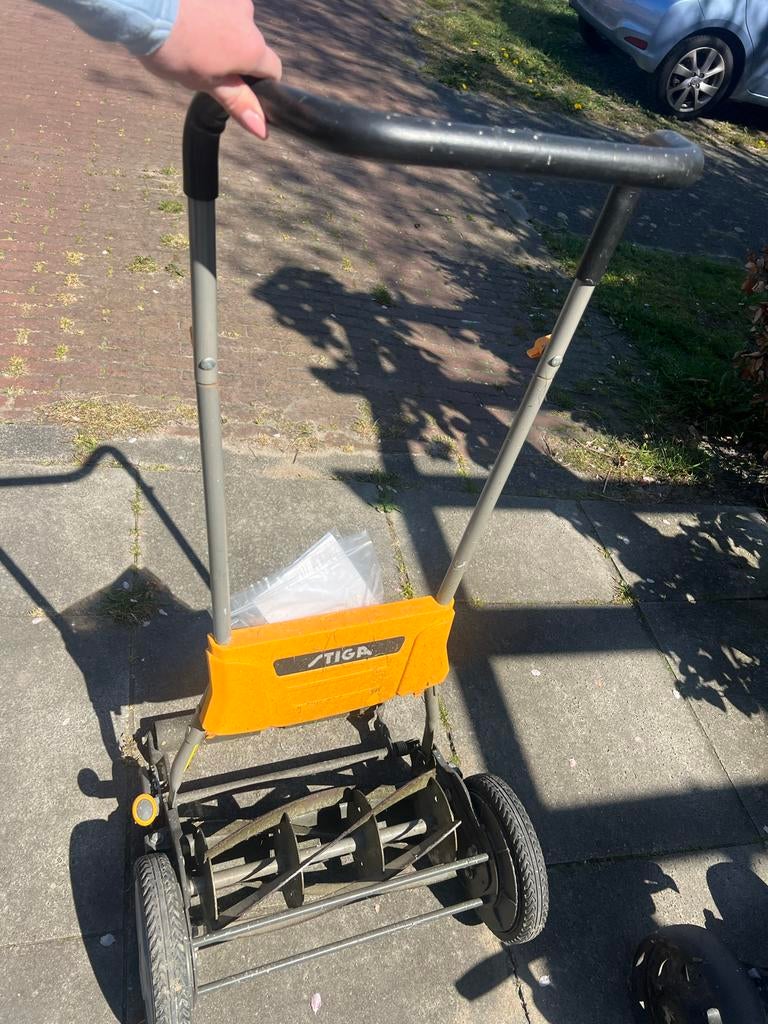Stiga handgrasmaaier, Tuin en Terras, Grasmaaiers, Ophalen, Handgrasmaaier, Zo goed als nieuw, 30 t/m 39 cm