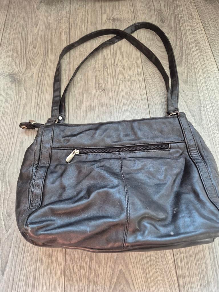 Zwarte tas, Ophalen