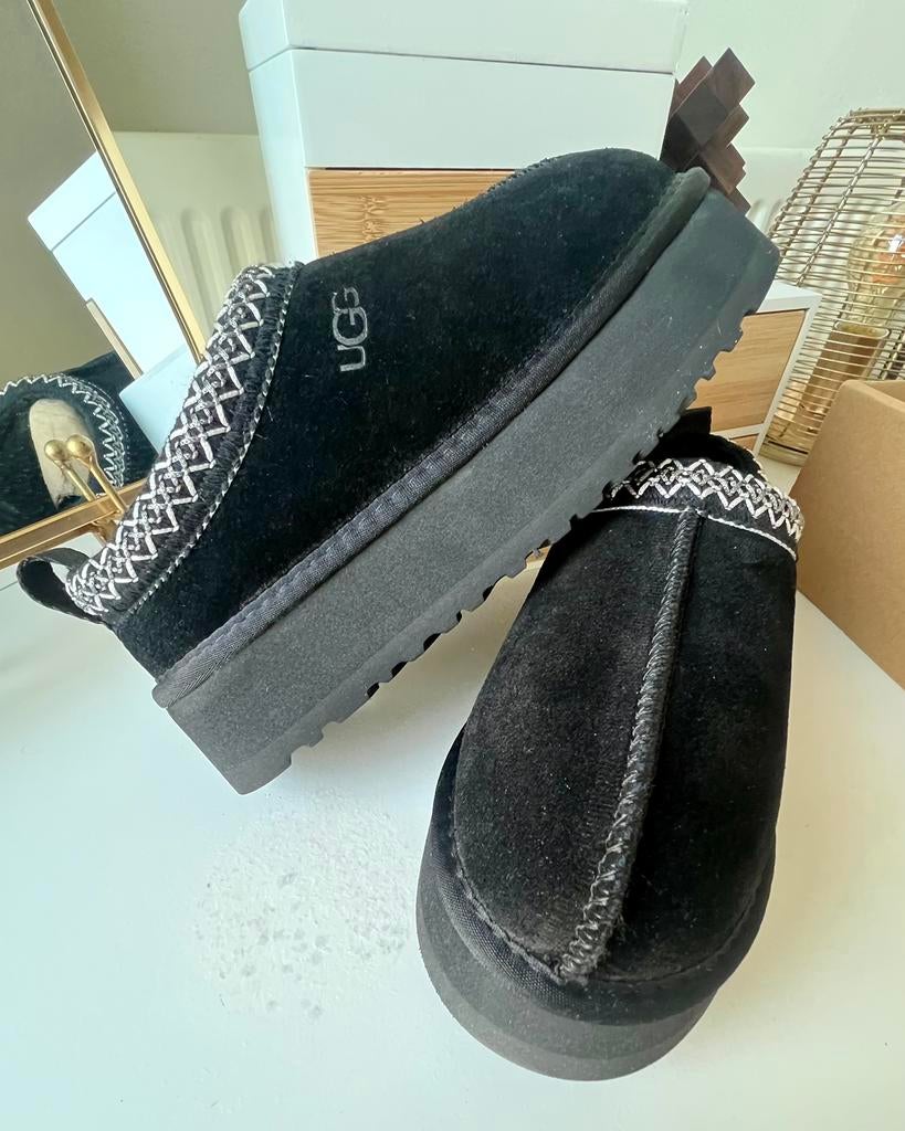 UGG Tazz II - Zwart - Maat 38, Kleding | Dames, Schoenen, Zwart, Nieuw, Ophalen of Verzenden, Pantoffels of Sloffen