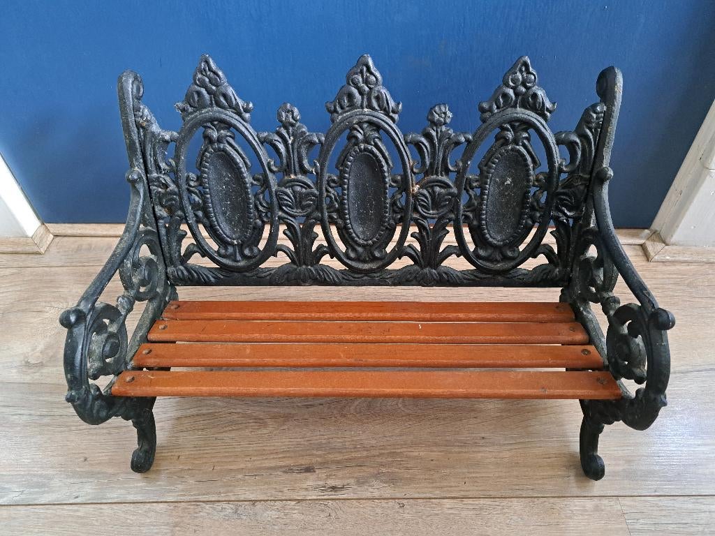 Decoratie tuinbankje, Ophalen
