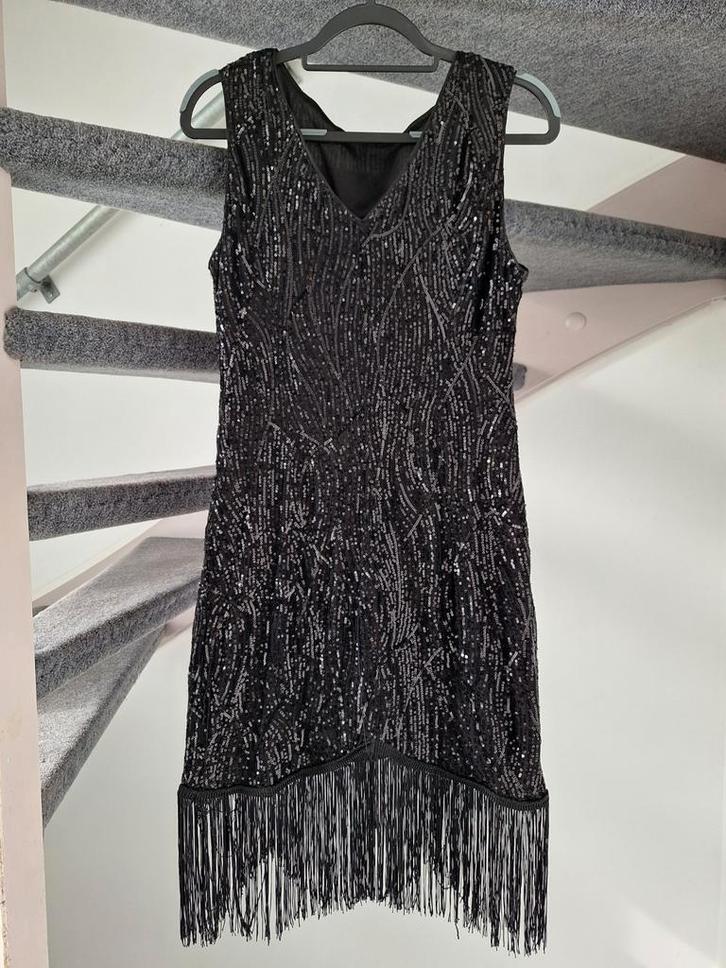 Zwarte pailletten jurk met franjes - Maat M, Kleding | Dames, Jurken, Maat 38/40 (M), Zwart, Ophalen of Verzenden