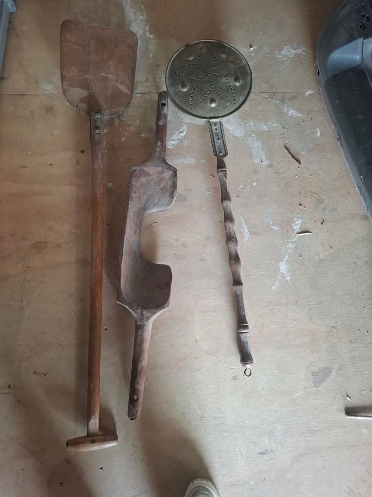 Antieke spullen. Een beddenpan, houten schep, en een juk., Antiek en Kunst, Antiek | Gereedschap en Instrumenten, Ophalen of Verzenden