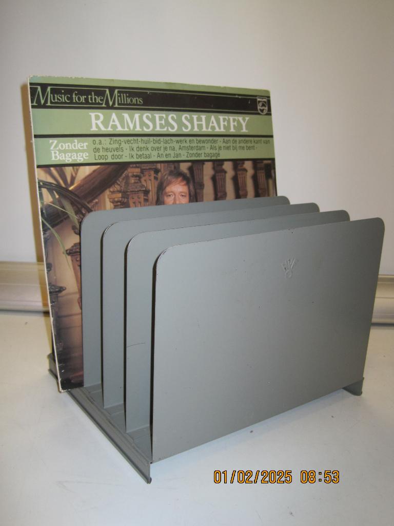 nvf metalen platenstandaard 27/23/21 cm hoog evt 2x (331), Ophalen of Verzenden, Huis en Inrichting