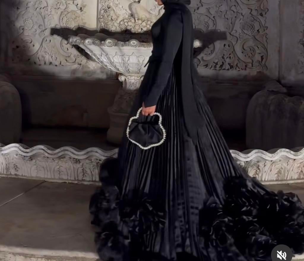 Zwarte galajurk, nooit gedragen, Maat 38/40 (M), Galajurk, Zwart, Nieuw