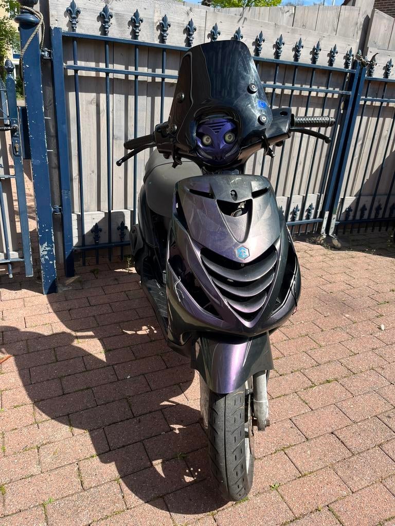Opknap piaggio zip 2010, Fietsen en Brommers, Scooters | Piaggio, Ophalen of Verzenden, Zo goed als nieuw, Benzine, Zip