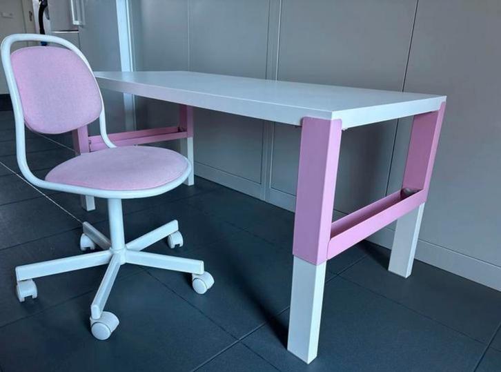 Ikea Pahl bureau met Orfjall stoel in wit met roze, Huis en Inrichting, Bureaus, Gebruikt, Kinderbureau, IKEA, Modern, Spaanplaat of MDF