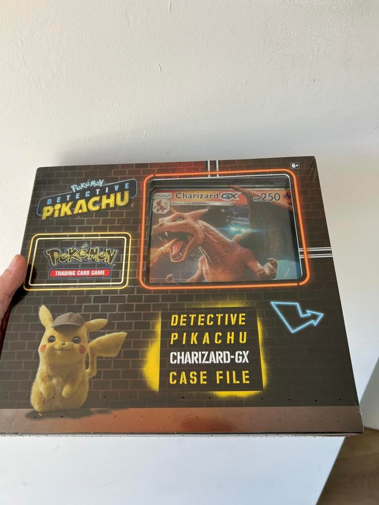 Detective Pikachu Charizard case file, Ophalen of Verzenden, Nieuw, Losse kaart, Foil