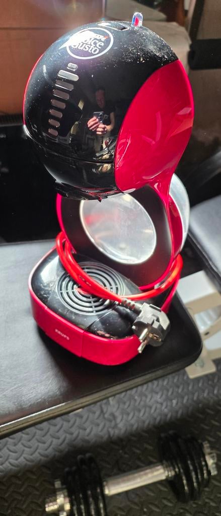 Dolce Gusto Krups koffiezetapparaat rood/zwart, Witgoed en Apparatuur, Koffiezetapparaten, Gebruikt, Koffiepads en cups, Koffiemachine