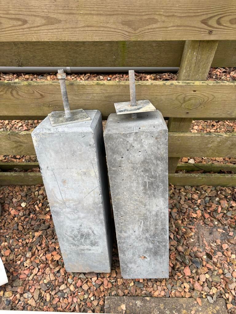 4 betonpoeren met plaat - Ideaal voor diverse constructies, Doe-het-zelf en Verbouw, Overige Doe-het-zelf en Verbouw, Ophalen of Verzenden