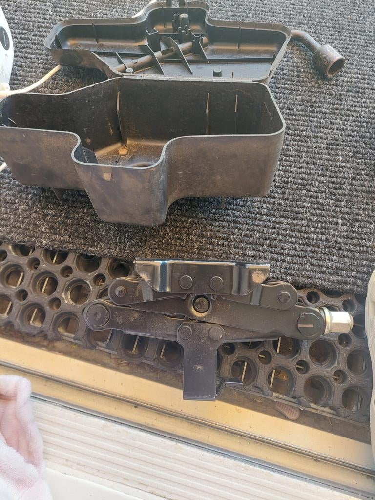 Schaarkrik met opbergdoos, Ophalen